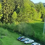Lägenhet Pod Modrzewiem Agroturystyczne Mieszkania Turystyczne Duszniki Zdrój