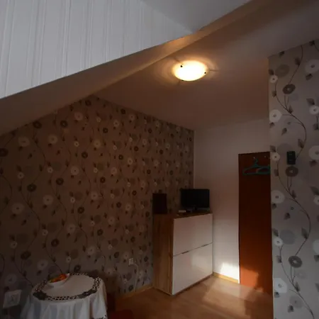 Appartement Pod Modrzewiem Agroturystyczne Mieszkania Turystyczne *
