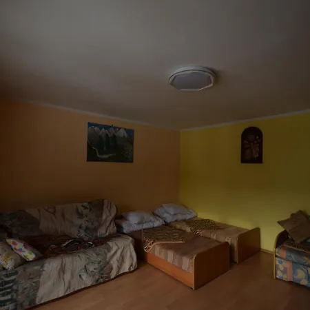 Pod Modrzewiem Mieszkania Wakacyjne *